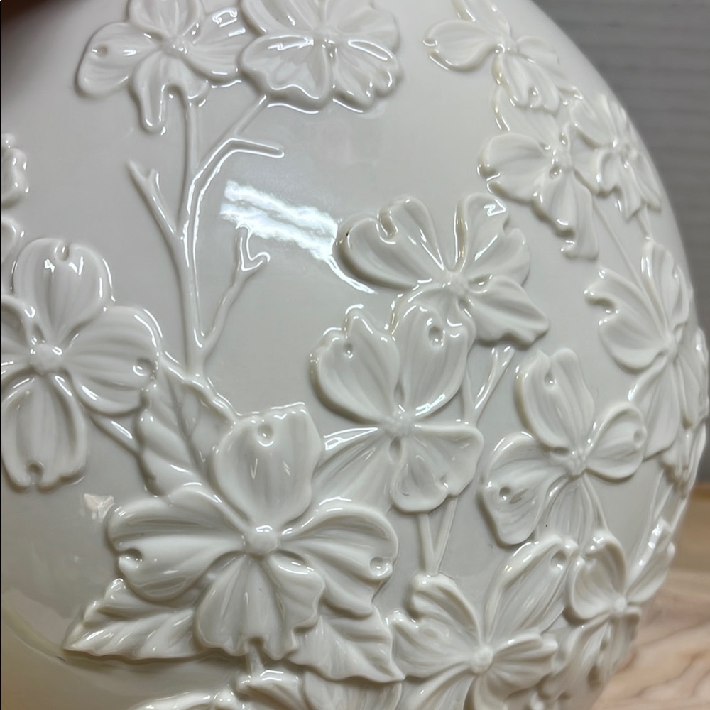 Lenox Elegant Vase - Spring The Dove & Dogwood Tree - Picture 10 of 10